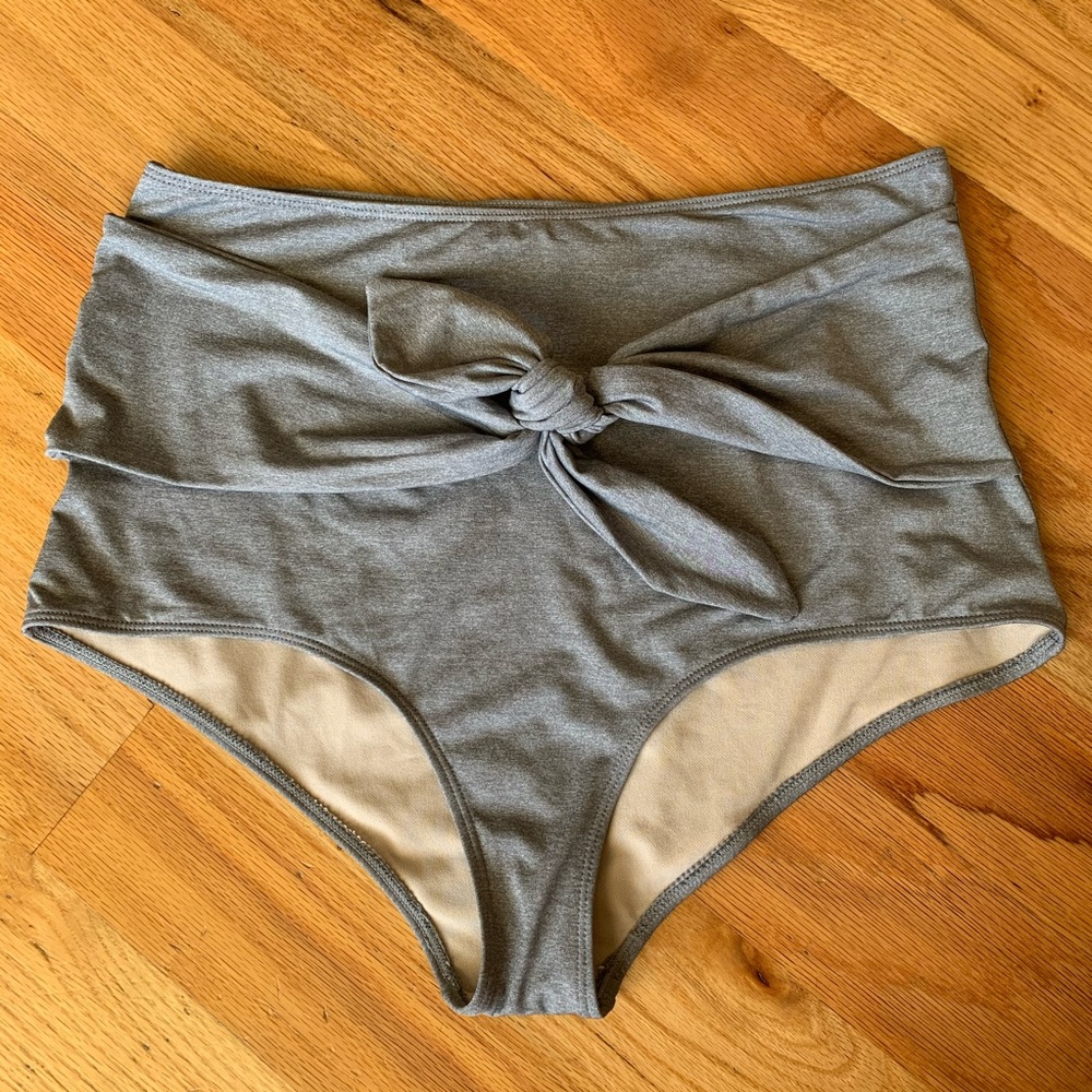 ✨SOLD✨ Kortni Jeane Tie Up Front Bottoms